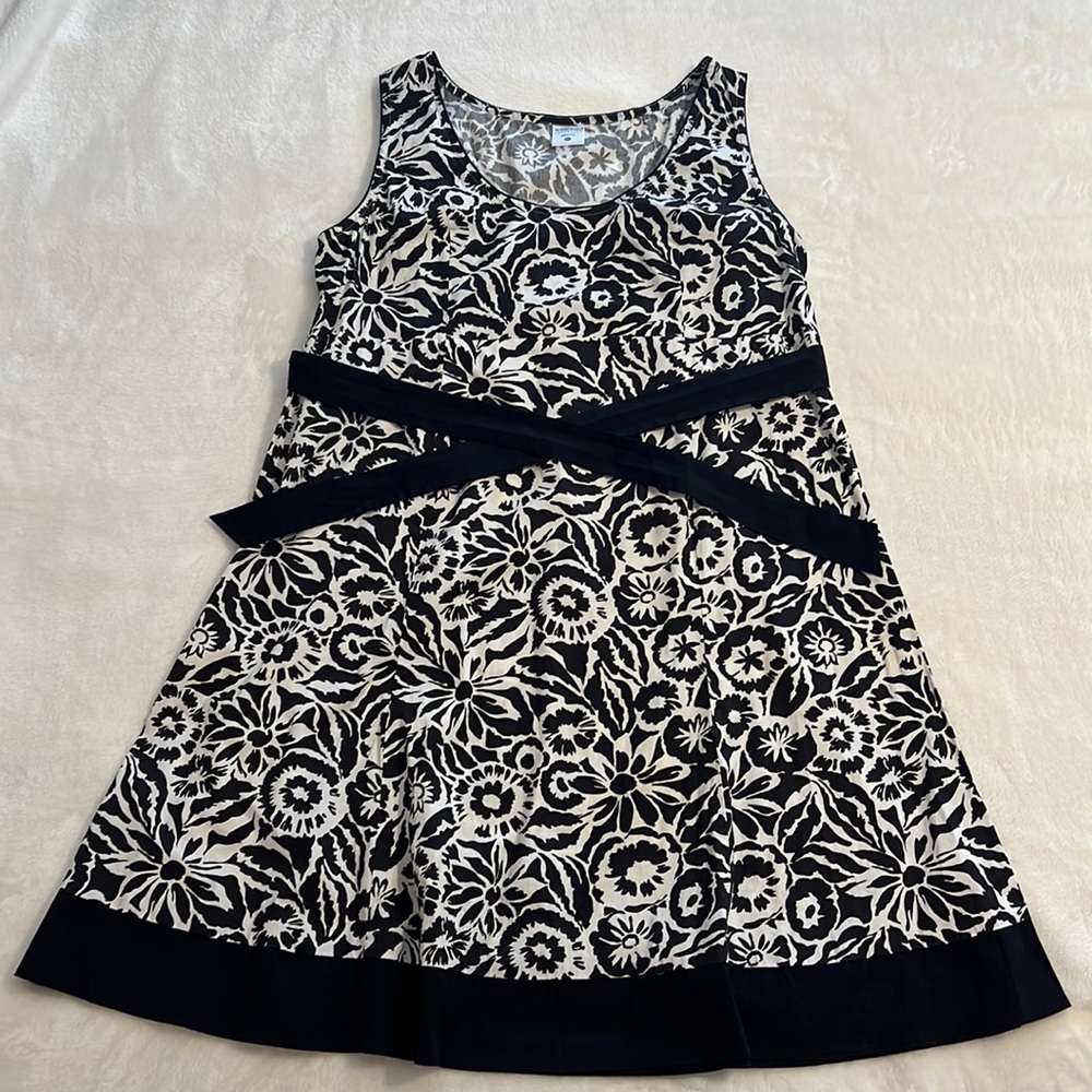 Motherhood Maternity Dress for sale, size XL, Black and Cream color.